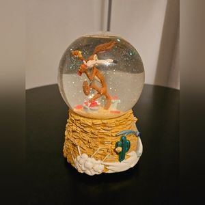 Rare Vintage Looney Tunes Road Runner Wile E. Coyote Musical Waterball Music Box
